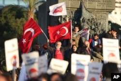 Supporters of the 'no' vote, chant slogans during a protest against the referendum outcome, on the Aegean Sea city of Izmir, Turkey, Tuesday, April 18, 2017.