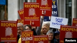 Демонстранти під будівлею Верховного суду у Лондоні 24 вересня 2019 р.