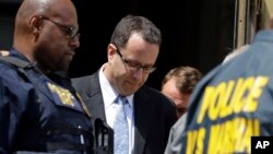 Former Subway pitchman Jared Fogle (C) leaves the Federal Courthouse in Indianapolis, Aug. 19, 2015, following a hearing on child sex and porn charges.