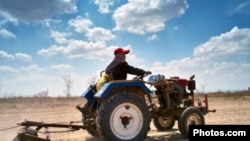 Some farmers received tractors and other agricultural implements during Gono's term of office.