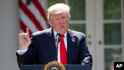 Presiden AS Donald Trump saat mengumumkan keputusan AS untuk mundur dari Kesepakatan Paris, 1 Juni 2017 di Gedung Putih, Washington. (AP Photo/Pablo Martinez Monsivais).