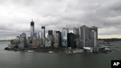 Foto aérea de Nueva York, en la que se muestra los edificios frente al puerto. La destrucción provocada por Sandy pudo ser evitada con un dique de protección similar al de las ciudades europeas.