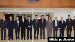  ျမန္မာျပည္ထဲေရးဝန္ႀကီး ဒုတိယဗိုလ္ခ်ဳပ္ႀကီးေက်ာ္ေဆြ နဲ႔ အဖြဲ႔ ဘဂၤလားေဒ့ရွ္ ခရီးထြက္ခြာစဥ္။ ( သတင္းဓာတ္ပံု- MOI) 