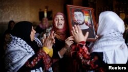 Rođaci Palestinca Ramija Barbakija, koji je izraelski zarobljenik od 1994, pred njegovo oslobađanje 30. decembra 2013.