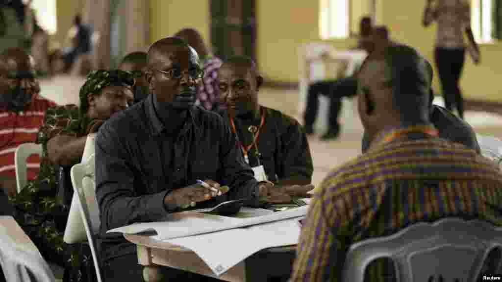 Independent National Electoral Commission Returning Officers submit their results sheets for colation at the city council in Port Harcourt, River state, March 29, 2015. 