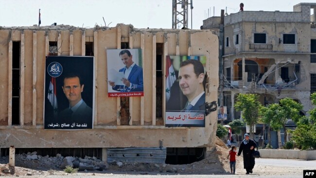بشار الاسد کی چوتھی مدت اقتدار مزید سات برس کے لیے ہو گی جب کہ بشار الاسد کا خاندان گزشتہ چھ دہائیوں سے بر سر اقتدار ہے۔ (فائل فوٹو)