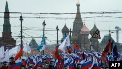 Russia's opposition supporters march in memory of murdered Kremlin critic Boris Nemtsov in central Moscow on March 1, 2015. 