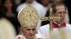 Paus Selesaikan Misa Malam Natal dengan Penjagaan Keamanan Ketat