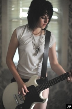 Kristan Stewart stars as Joan Jett in "The Runaways"