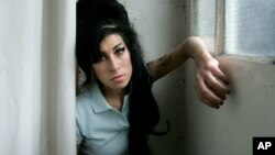Ca sĩ Amy Winehouse, người được tìm thấy đã chết tại nhà riêng ở London vào ngày 23 tháng 7 năm 2011 khi 27 tuổi. (AP)