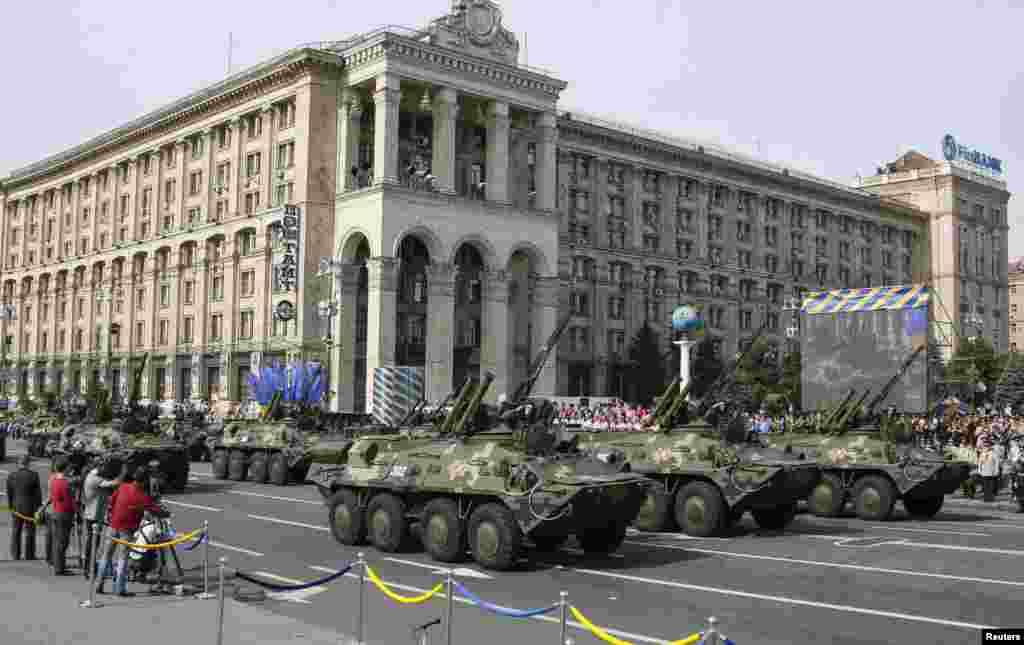 Troops take part in Ukraine's Independence Day military parade in the centre of Kiev, Aug. 24, 2014.