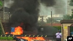 Imagen de video, de una explosión en un complejo de hoteles en la capital de Kenia, Nairobi, el 15 de enero del 2019.