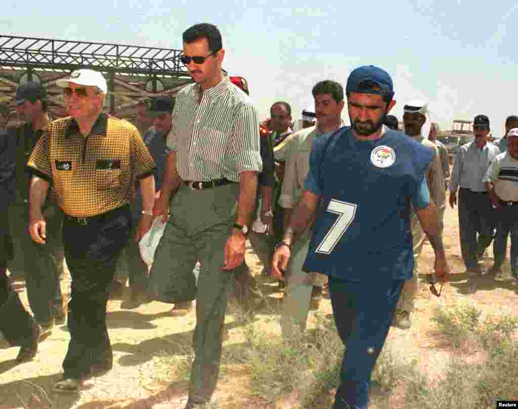 لڑائی سے قبل پالمیرا میں شام کے صدر بشار الاسد، متحدہ عرب امارات کے وزیر دفاع شیخ محمد بن راشد کے ہمراہ۔