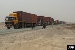 چمن اسپن بولدک سے تجارت کی اجازت ملنے کے بعد سوموار کو درجنوں ٹرک پاکستان سے افغانستان میں داخل ہوئے ہیں۔