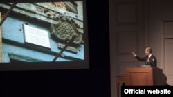 Glenn Lowry, the Museum of Modern Art director, discusses contemporary Middle Eastern art works at Washington's Sackler Gallery. (John Tsantes Photo)