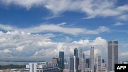 Theo luật Singapore, ở quá thời hạn visa hơn 90 ngày sẽ bị phạt tù tối đa sáu tháng tù giam và bị đánh ít nhất ba roi