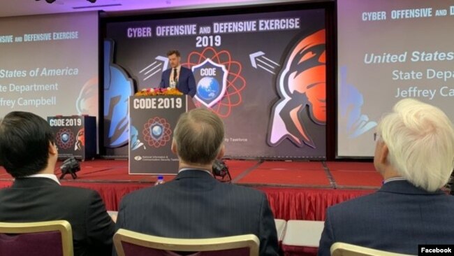 美國國務院東亞事務局地區安全政策官員傑夫·坎貝爾2019年11月6日在台北舉行的「網路安全攻防演練」發表講話（美國在台協會臉書）