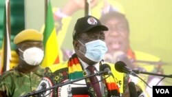 President Emmerson Mnangagwa addressing senior members of Zimbabwe ruling Zanu PF party on Oct. 29, 2021 in Bindura about 80km north of Harare (Columbus Mavhunga/VOA)