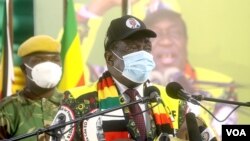 President Emmerson Mnangagwa addressing senior members of Zimbabwe ruling Zanu PF party on Oct. 29, 2021 in Bindura about 80km north of Harare (Columbus Mavhunga/VOA)