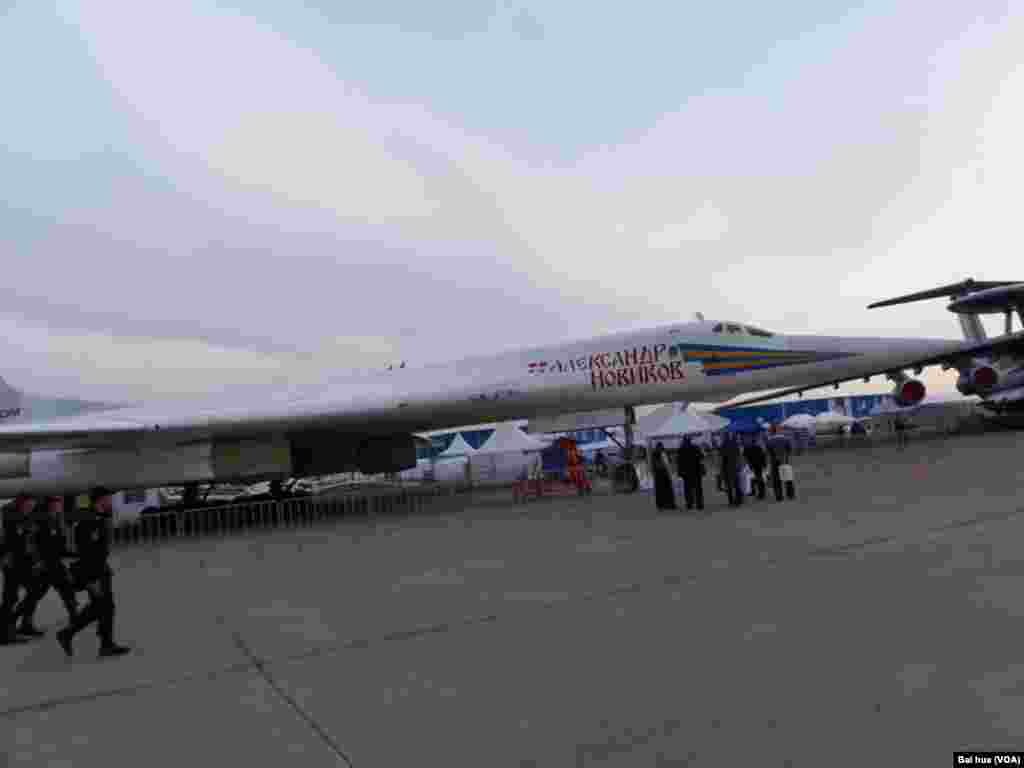 俄罗斯空军的图-160战略轰炸机(美国之音白桦拍摄)
