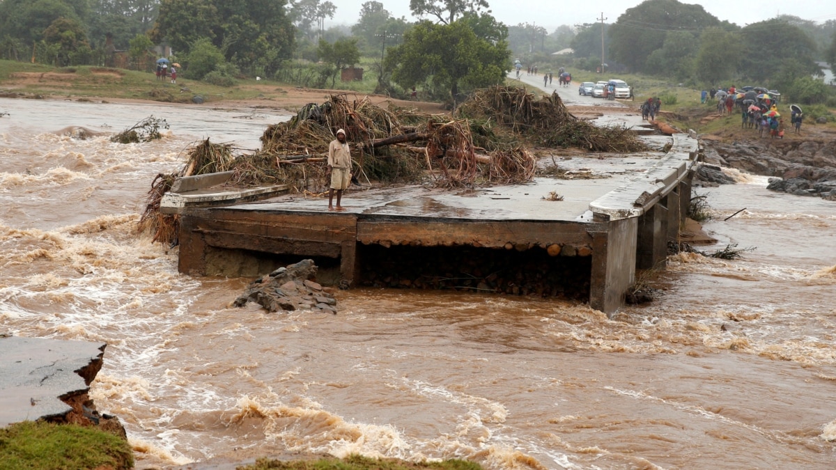 Floods Drench Eastern Zimbabwe, Water Shortages Parch Harare