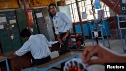 Students work at the electrical department of the Industrial Training Institute in Beed, about 350 km (220 miles) east of Mumbai, June 28, 2012. 
