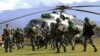 Militer Indonesia siap diberangkatkan dengan helikopter dari Wamena, Papua menuju Nduga, Irian Jaya, untuk mengevakuasi jenazah pekerja yang tewas (5/12). 