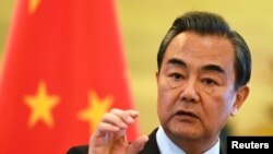 Wang Yi, Pékin, Chine, le 5 décembre 2016. (REUTERS/Greg Baker/Pool)