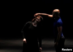 British choreographer Akram Khan (R) and French actress Juliette Binoche perform during their contemporary piece "IN-I" in Abu Dhabi January 28, 2009 as part of their global tour.