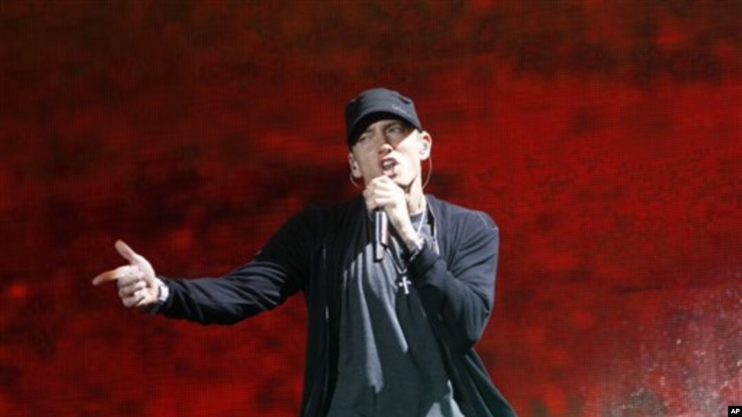 Jay-Z, Eminem: Yankee Stadium Concert - Video, Pictures, Photos