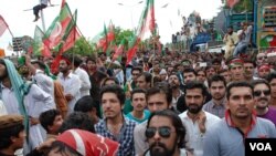 د عمران خان تحریک انصاف گوند پلویانو تیره شپه تر شنه اسمان لاندی تیره کړه