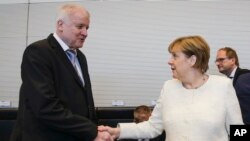 Horst Zehofer i Angela Merkel nakon sastanka