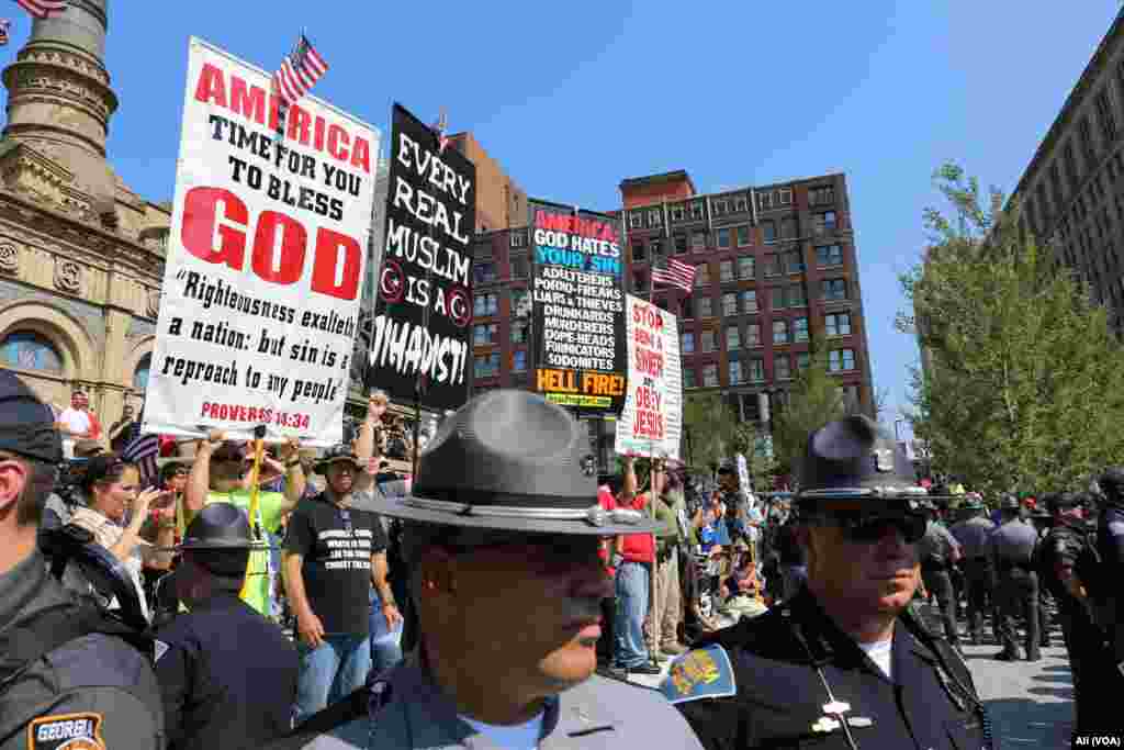 Police attempt to separate hundreds of protesters who had gathered in Public Square in downtown Cleveland, July 19, 2016.