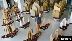 Mô hình về đội tàu của thái giám Trịnh Hòa. Mỗi chuyến đi biển, nhà thám hiểm Trịnh Hòa được cho là đã tập họp một đội thuyền gồm 200 chiếc, trải dài 4 kilômét trên biển.