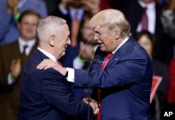 Donald Tramp və Ceyms Mattis