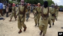 Militantes Al-Shabaab (imagem de arquivo)