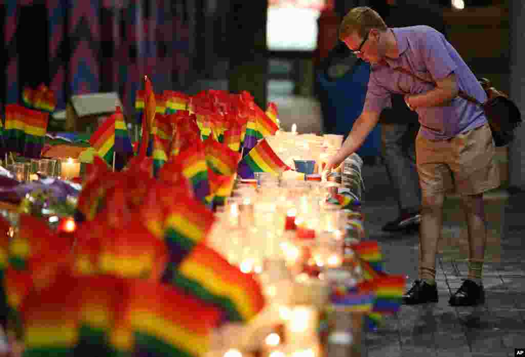Man looks over impromptu memorial for victims of Pulse Orlando massacre, Sydney, Australia, June 13, 2016.