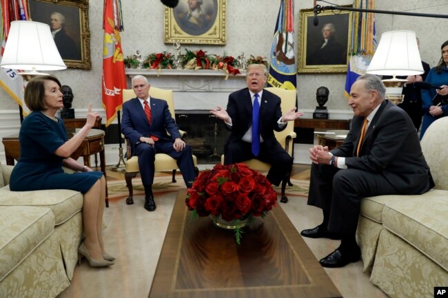 美国总统特朗普、副总统彭斯与参众两院民主党领袖会晤。（2018年12月11日）