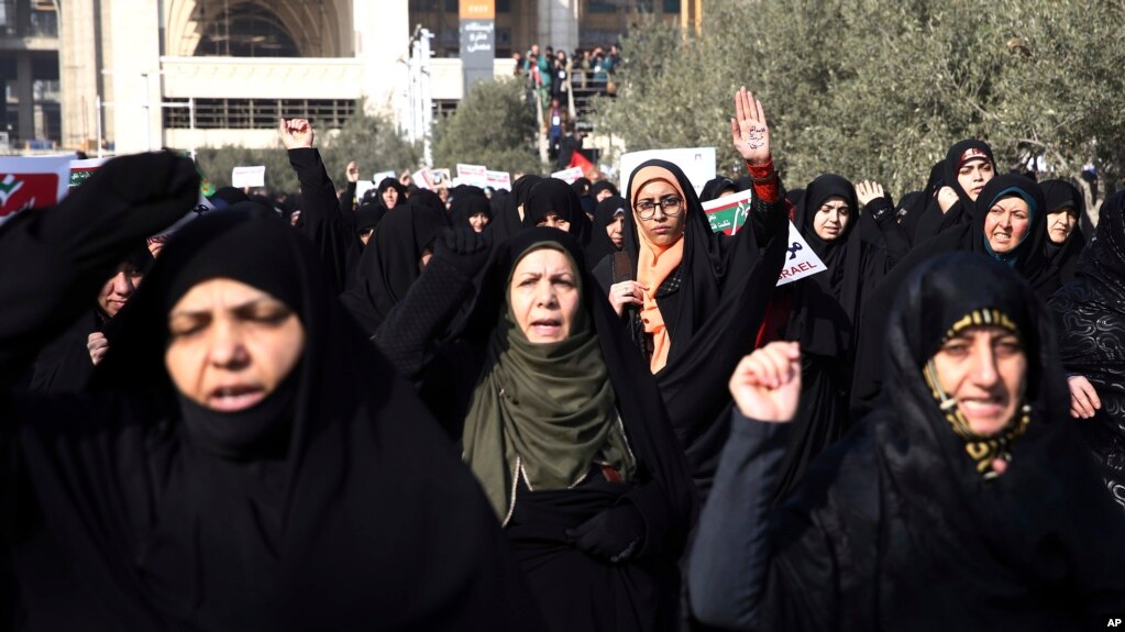 Waandamanaji nchini Iran wakipinga serikali yao.