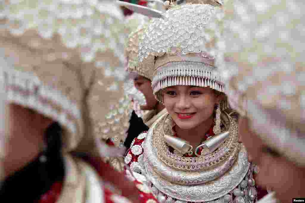 Çin - Etnik Mayo qadınları milli geyimlərində &nbsp;