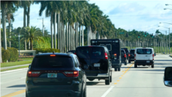Autokolona e Presidentit Donald Trump duke shkuar në Klubin Ndërkombëtar të Golfit Trump, 25 dhjetor 2020, West Palm Beach, Florida