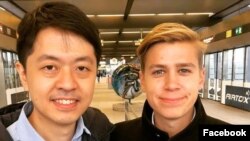 湯瑪斯.羅登與(右) (Thomas Rohden) 與香港前民主黨立法會議員許智峰(左)。