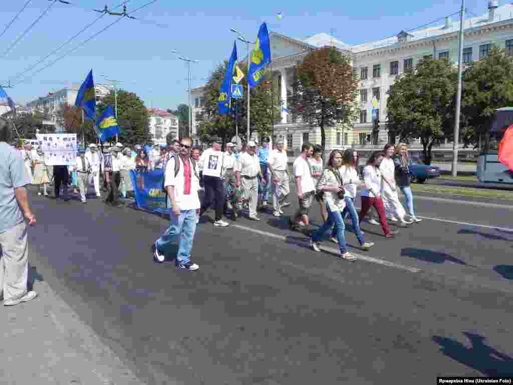 &quot;До народу ніхто із &quot;правящих мужей&quot; не вийшов. Та й не дивно, бо під обласною адміністрацією готувався концерт Партії Регіонів&quot;, - каже Ніна Ярмаркіна.