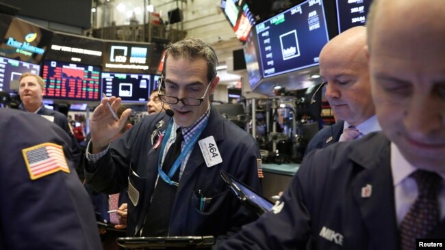 2018年11月12日交易员在纽约证券交易所工作