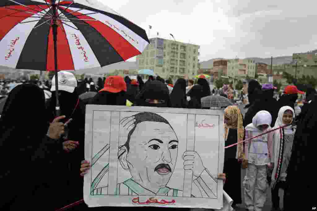 August 12, 2011: A female anti-government demonstrator holds a placard demanding the prosecution of Yemen&#39;s President Ali Abdullah Saleh in Sanaa. 