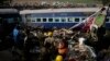Más de 100 muertos en India al descarrilarse un tren