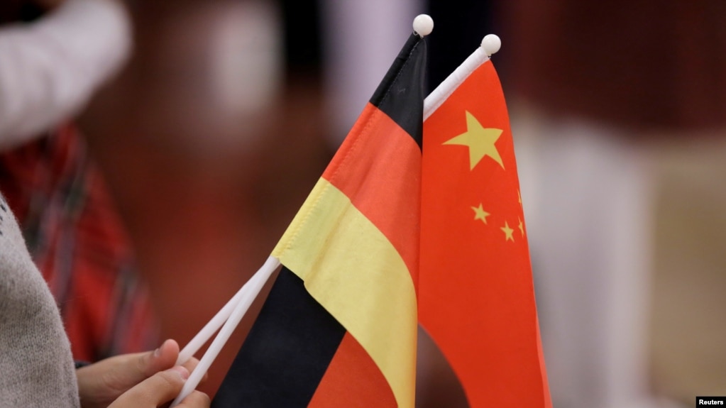 资料照：中国和德国国旗(photo:VOA)