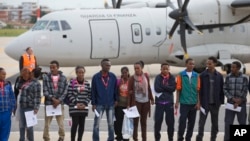 意大利星期五根據歐盟新的安置計劃，首次用飛機把一些尋求庇護者送往瑞典。
