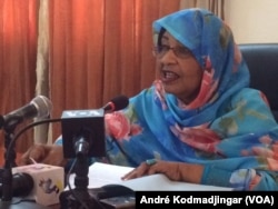 Mariam Mahamat Nour, ministre secrétaire général du gouvernement, au Tchad, le 23 avril 2018. (VOA/André Kodmadjingar)