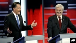 U.S. Republican presidential candidates Mitt Romney, left, and Newt Gingrich, Des Moines, Iowa, Dec. 10, 2011.
